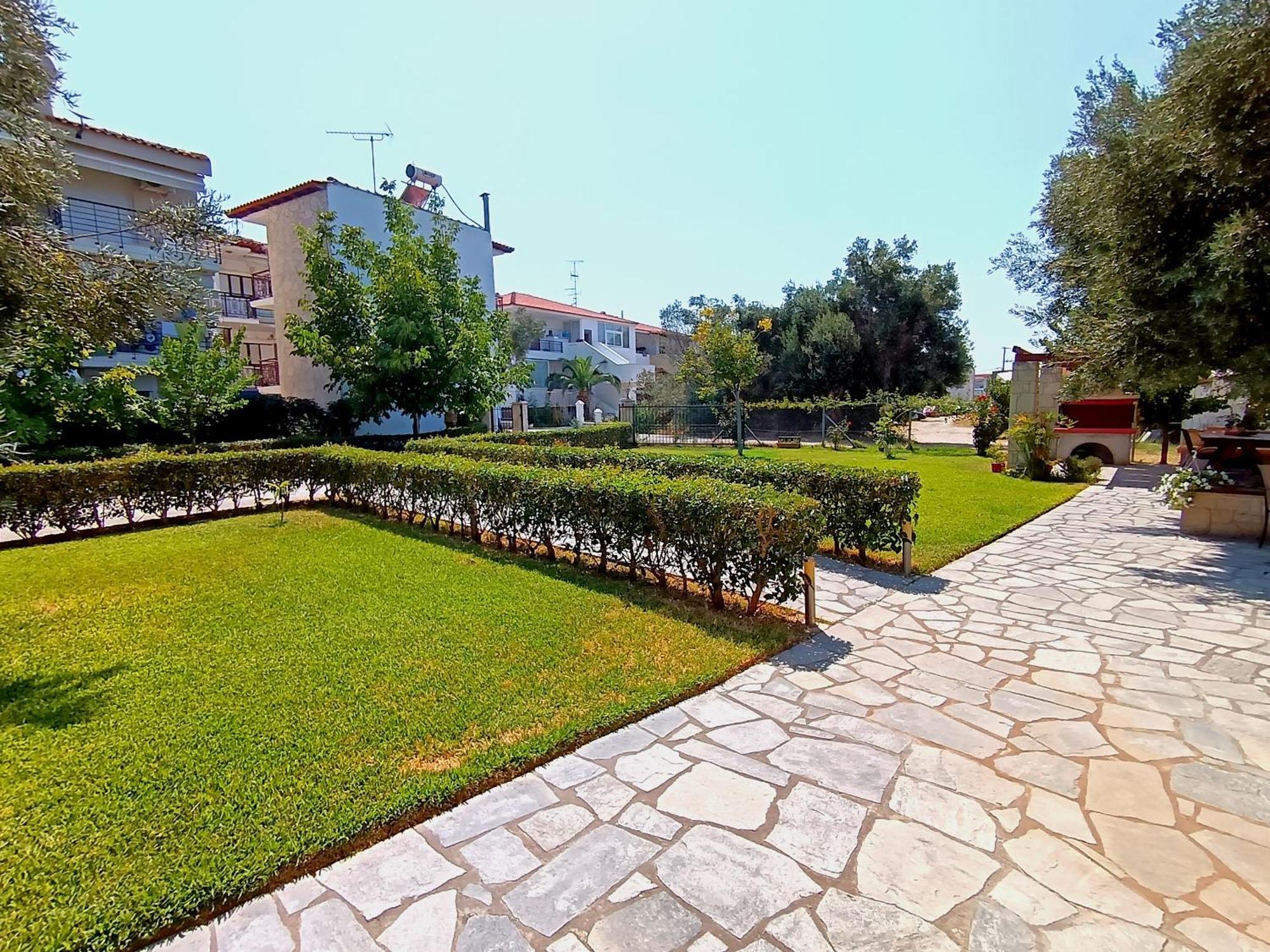 Giorgos Apartments Скала-Фуркас Экстерьер фото