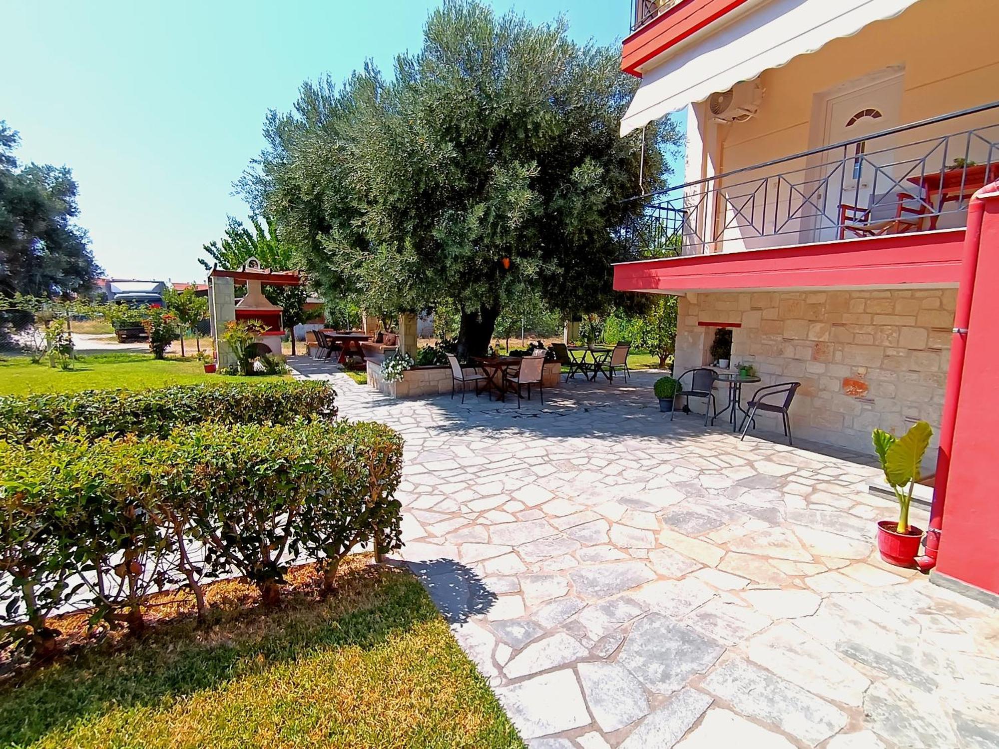 Giorgos Apartments Скала-Фуркас Экстерьер фото